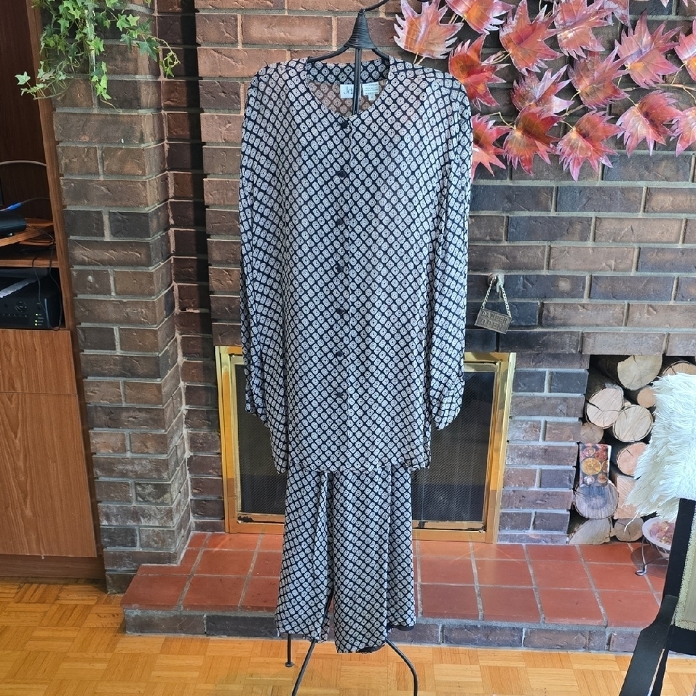 Jax - Black and Cream Patterned Blouse + Wide Leg Pant Suit Set, Vintage 1980s‌
